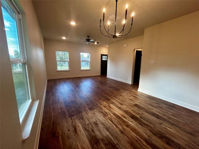 203 E Fleming, Longview, TX 75604