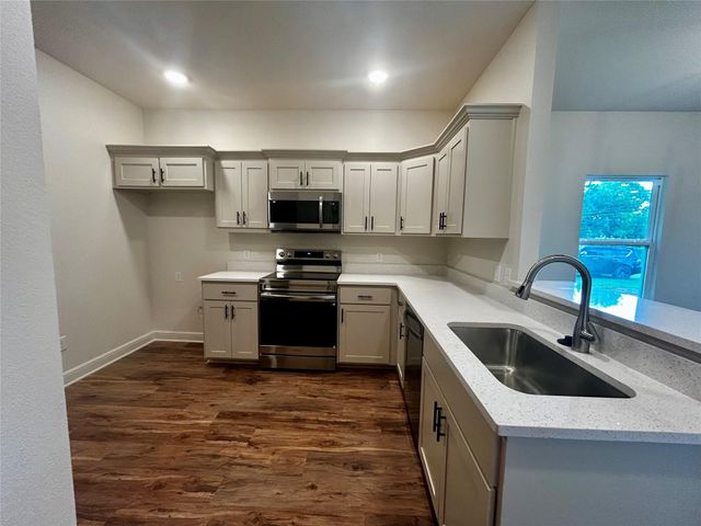 203 E Fleming, Longview, TX 75604
