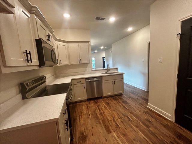 203 E Fleming, Longview, TX 75604