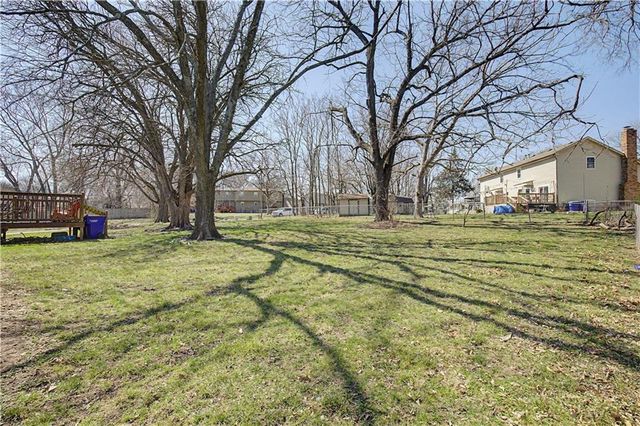 8270 Perry Street, Overland Park, KS 66204