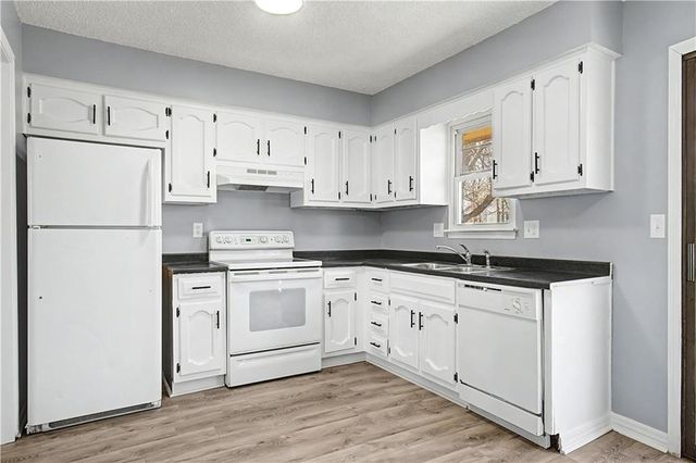 8270 Perry Street, Overland Park, KS 66204