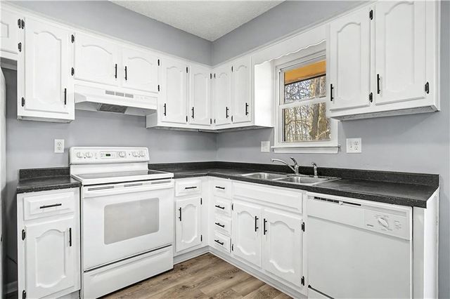 8270 Perry Street, Overland Park, KS 66204