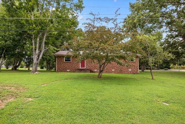166 Parrish Ln, Mc Ewen, TN 37101