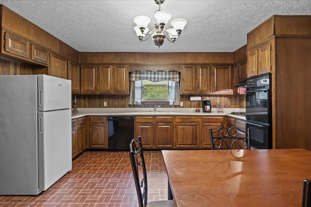 166 Parrish Ln, Mc Ewen, TN 37101