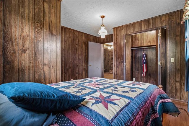 166 Parrish Ln, Mc Ewen, TN 37101