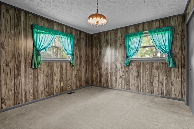 166 Parrish Ln, Mc Ewen, TN 37101