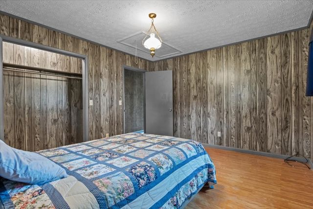 166 Parrish Ln, Mc Ewen, TN 37101