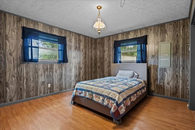 166 Parrish Ln, Mc Ewen, TN 37101