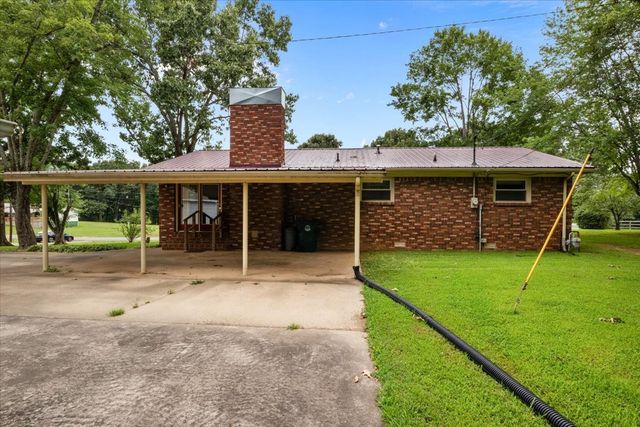 166 Parrish Ln, Mc Ewen, TN 37101