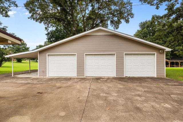 166 Parrish Ln, Mc Ewen, TN 37101