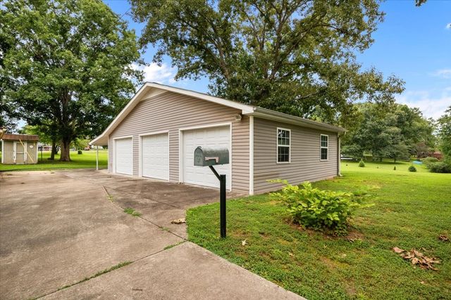 166 Parrish Ln, Mc Ewen, TN 37101