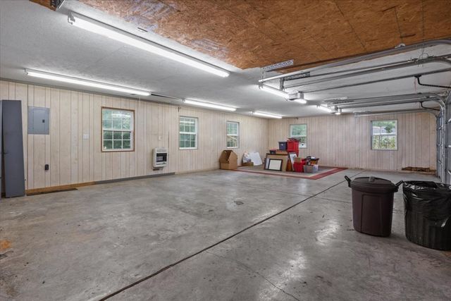 166 Parrish Ln, Mc Ewen, TN 37101
