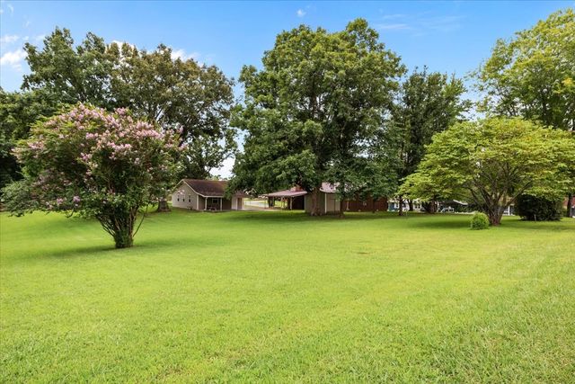166 Parrish Ln, Mc Ewen, TN 37101