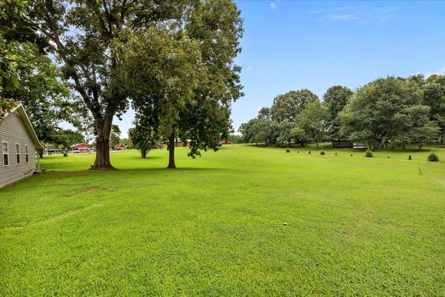 166 Parrish Ln, Mc Ewen, TN 37101