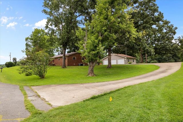 166 Parrish Ln, Mc Ewen, TN 37101
