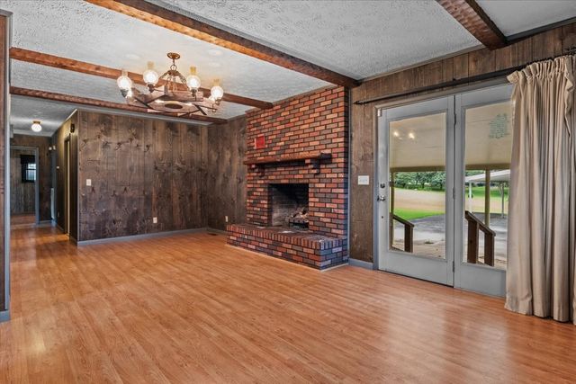 166 Parrish Ln, Mc Ewen, TN 37101