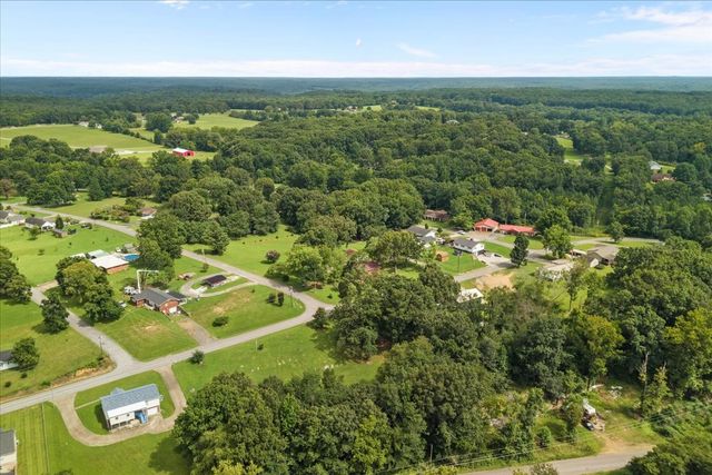 166 Parrish Ln, Mc Ewen, TN 37101