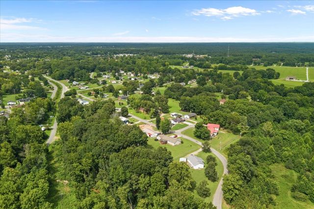 166 Parrish Ln, Mc Ewen, TN 37101