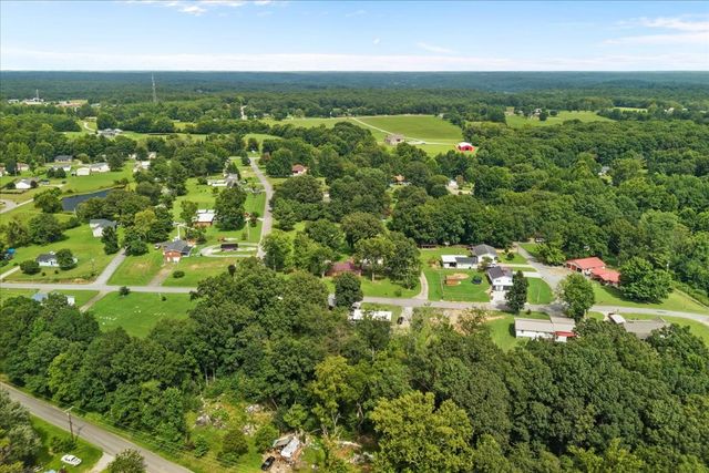 166 Parrish Ln, Mc Ewen, TN 37101
