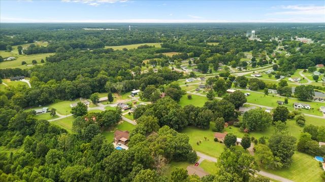 166 Parrish Ln, Mc Ewen, TN 37101