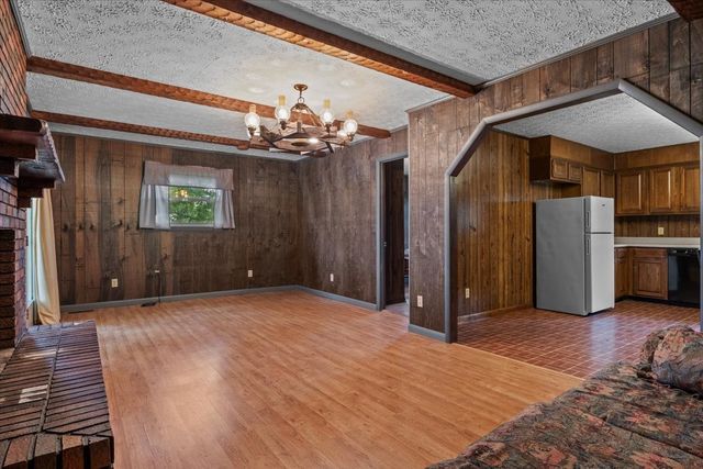 166 Parrish Ln, Mc Ewen, TN 37101