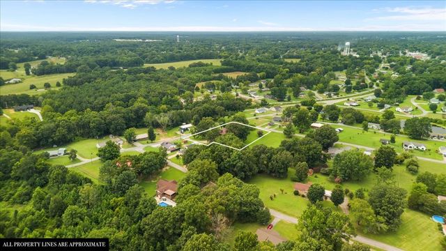 166 Parrish Ln, Mc Ewen, TN 37101