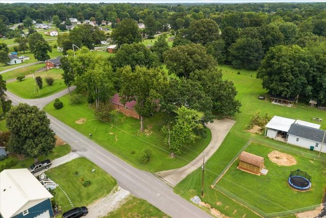 166 Parrish Ln, Mc Ewen, TN 37101