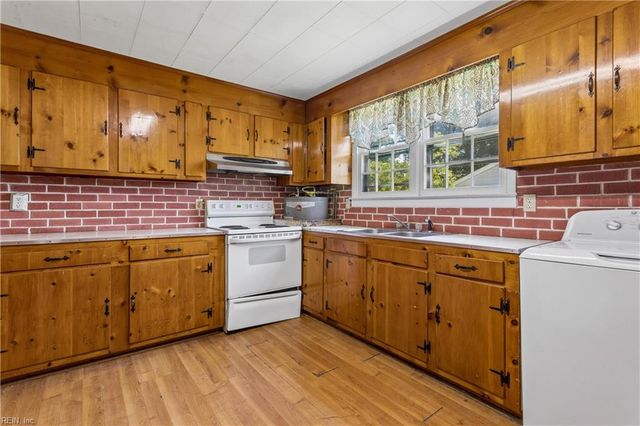 610 Morris DR, Newport News, VA 23605