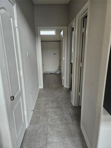 6411 Hunters Trace Lane, Baytown, TX 77521