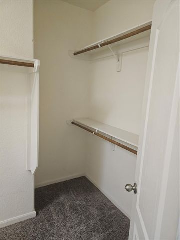 6411 Hunters Trace Lane, Baytown, TX 77521