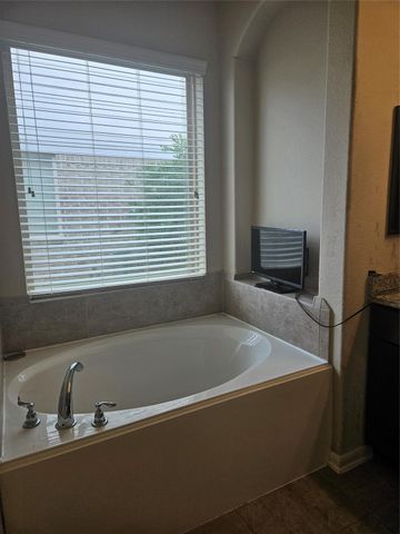 6411 Hunters Trace Lane, Baytown, TX 77521