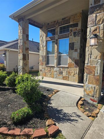 6411 Hunters Trace Lane, Baytown, TX 77521