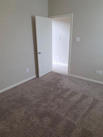 6411 Hunters Trace Lane, Baytown, TX 77521