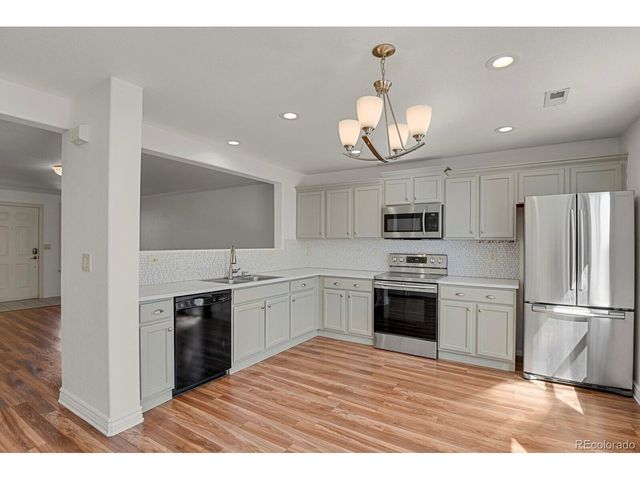 7726 S Kittredge Ct, Englewood, CO 80112