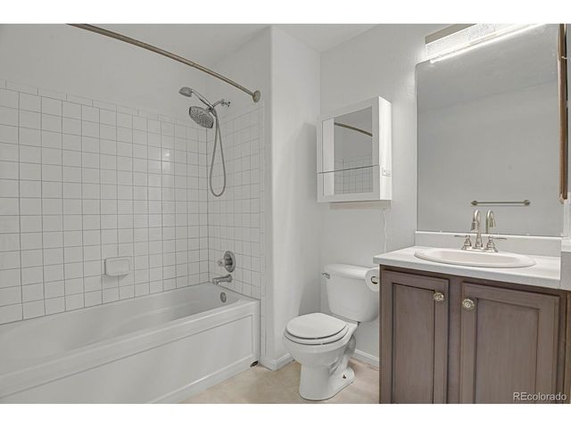 7726 S Kittredge Ct, Englewood, CO 80112