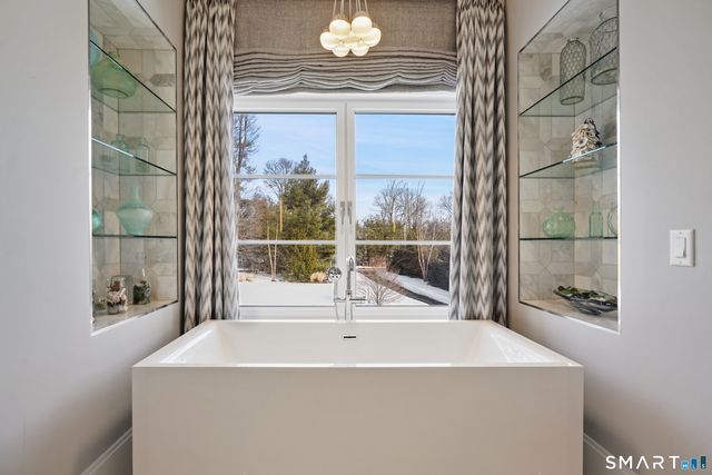 30 Meadowcroft Lane, Greenwich, CT 06830