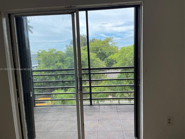 13500 NE 3rd Ct 402, North Miami, FL 33161