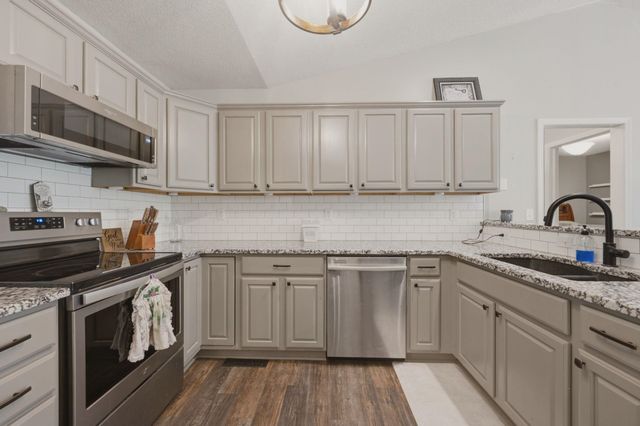10701 W Westport, Wichita, KS 67212