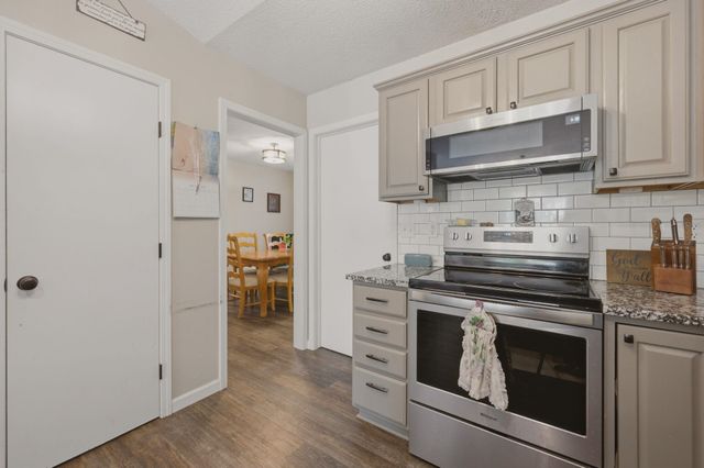 10701 W Westport, Wichita, KS 67212