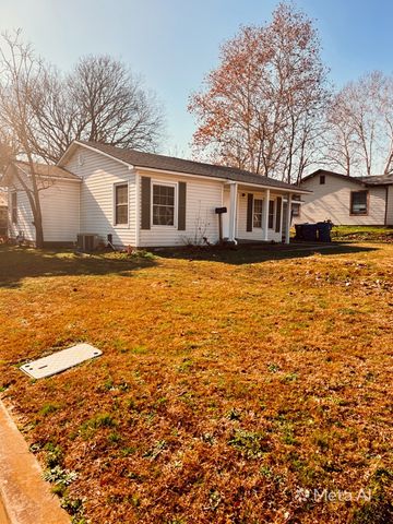 214 E Acheson Street, Denison, TX 75021