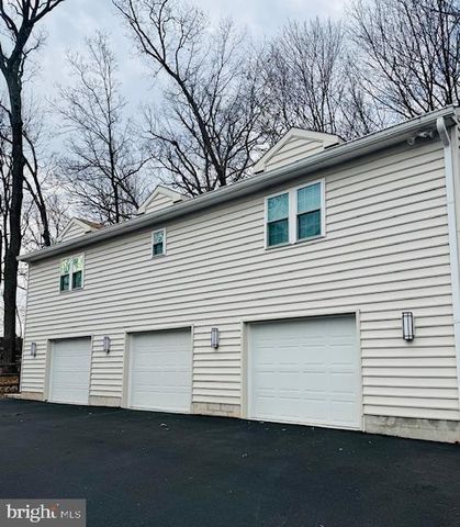 2104 SQUIRREL HILL RD, Schwenksville, PA 19473