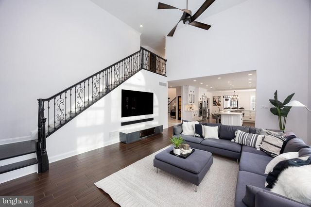 2104 SQUIRREL HILL RD, Schwenksville, PA 19473