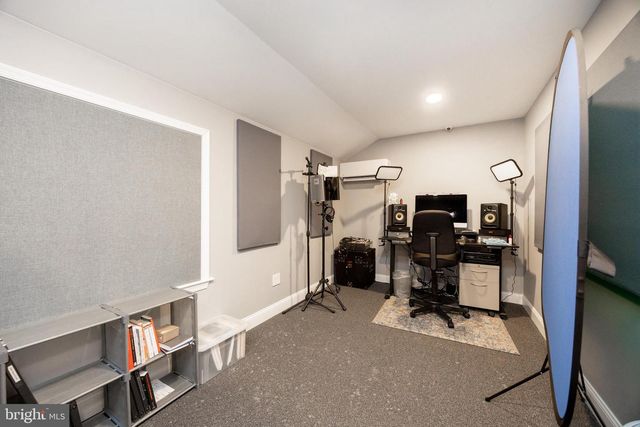 2104 SQUIRREL HILL RD, Schwenksville, PA 19473