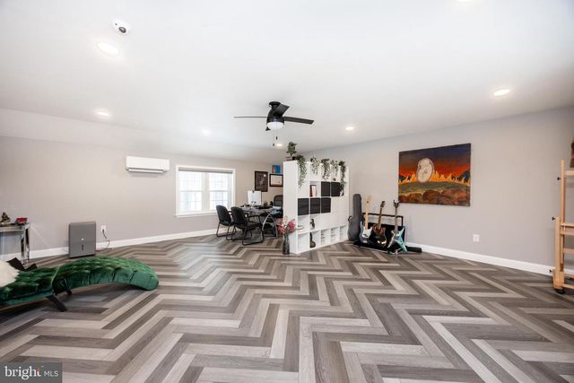 2104 SQUIRREL HILL RD, Schwenksville, PA 19473