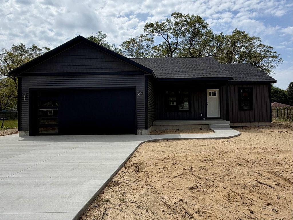 137 S Bock Road, Egelston Twp, MI 49442