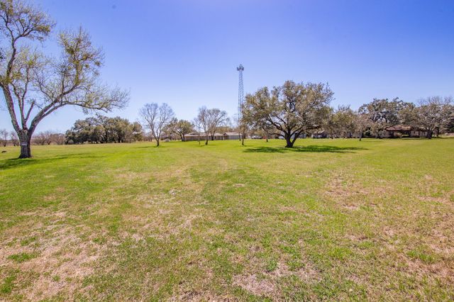 2631 Benbow Road, Inez, TX 77968