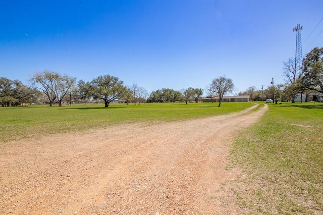 2631 Benbow Road, Inez, TX 77968