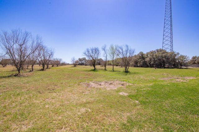 2631 Benbow Road, Inez, TX 77968