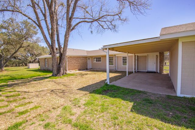 2631 Benbow Road, Inez, TX 77968
