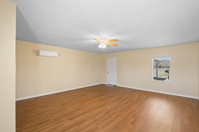 2631 Benbow Road, Inez, TX 77968
